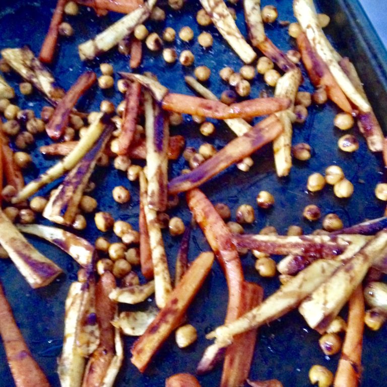 Sweet & spicy rainbow carrots & chick peas